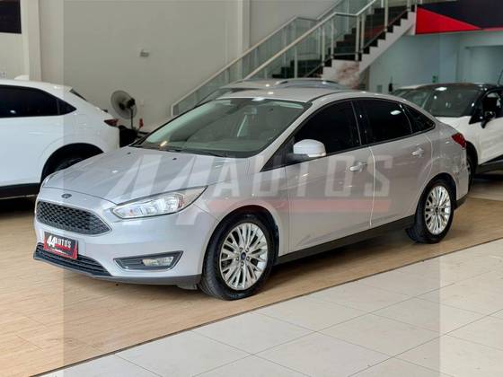 FORD FOCUS 2.0 SE PLUS FASTBACK 16V FLEX 4P POWERSHIFT